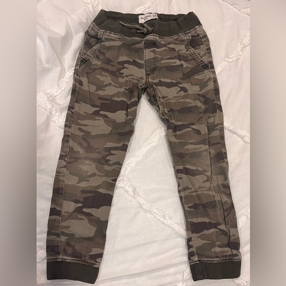 Abercrombie kids camo jogger pants - Picture 1 of 3